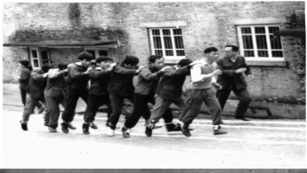 1979年光电所职工运动会---蜈蚣赛